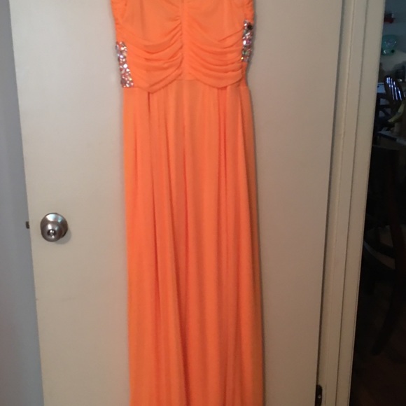 Prom dress - Picture 2 of 4
